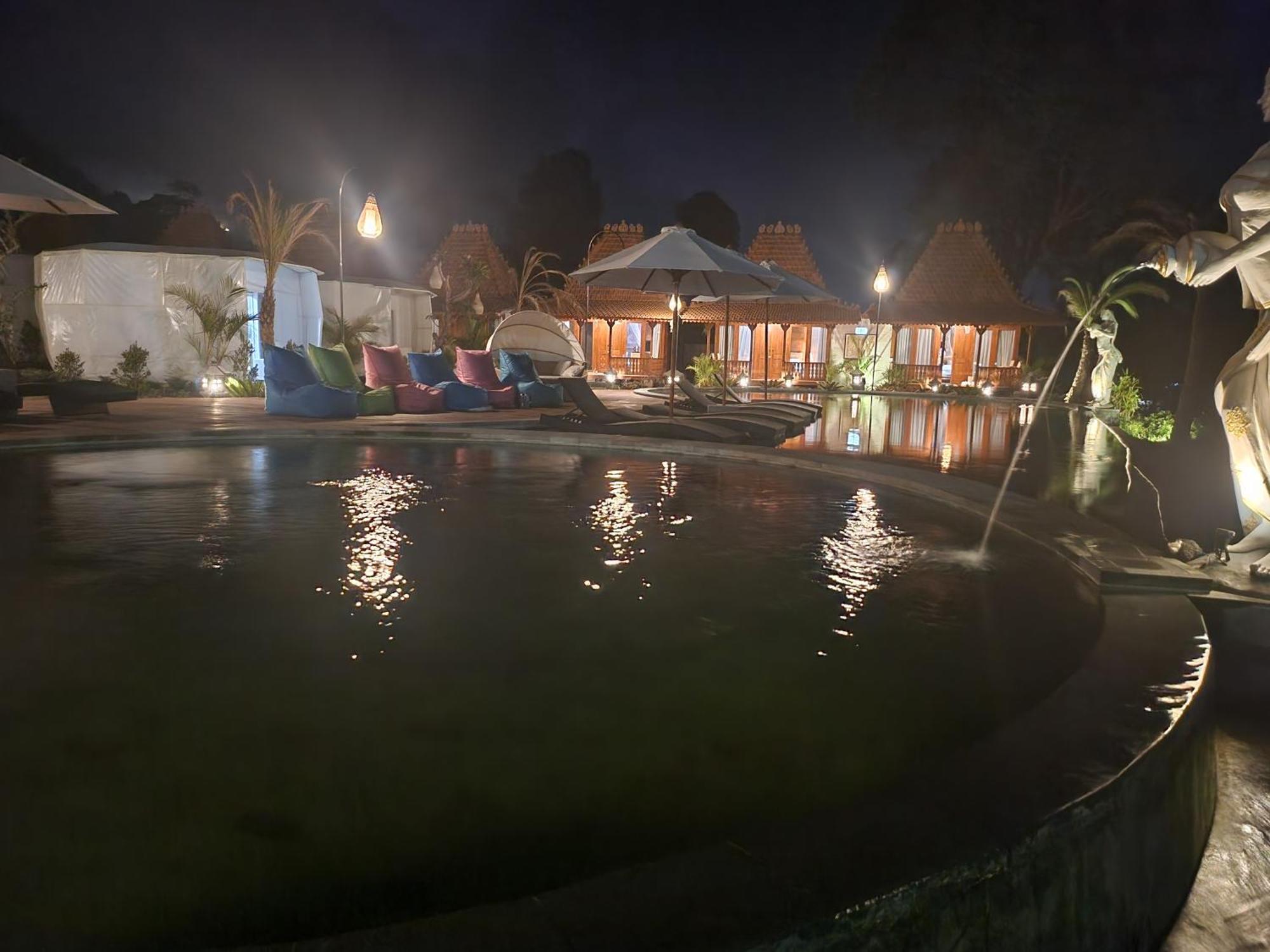 Starlake Villa & Glamping Kubupenlokan Buitenkant foto